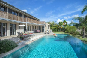 Owl Booking Villa Tereu - Luxury Retreat with Mountain Views